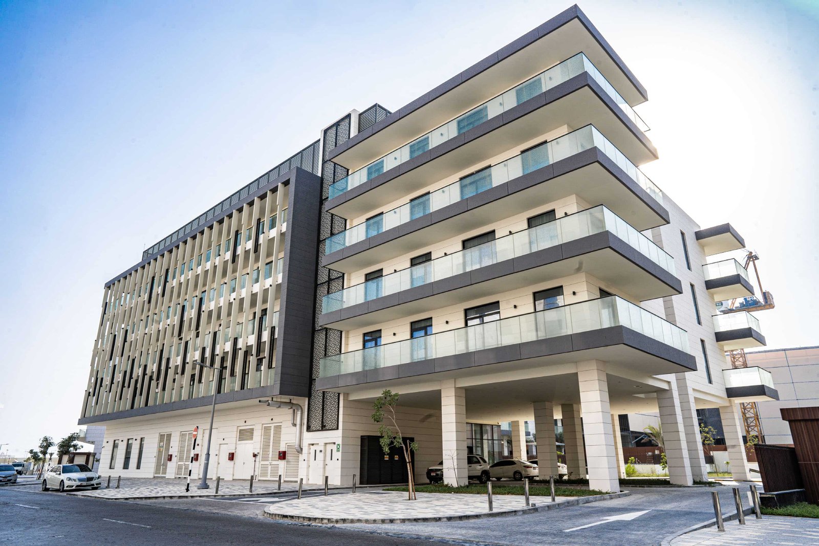 - Contemporary façade of C‑3 Gardens Saadiyat Island Abu Dhabi highlighting architectural elegance and luxury living design